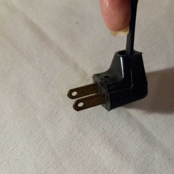 Emerson RK4000 Under Cabinet Mount AM/FM/ Timer / Alarm Clock Radio - Picture 3 of 12